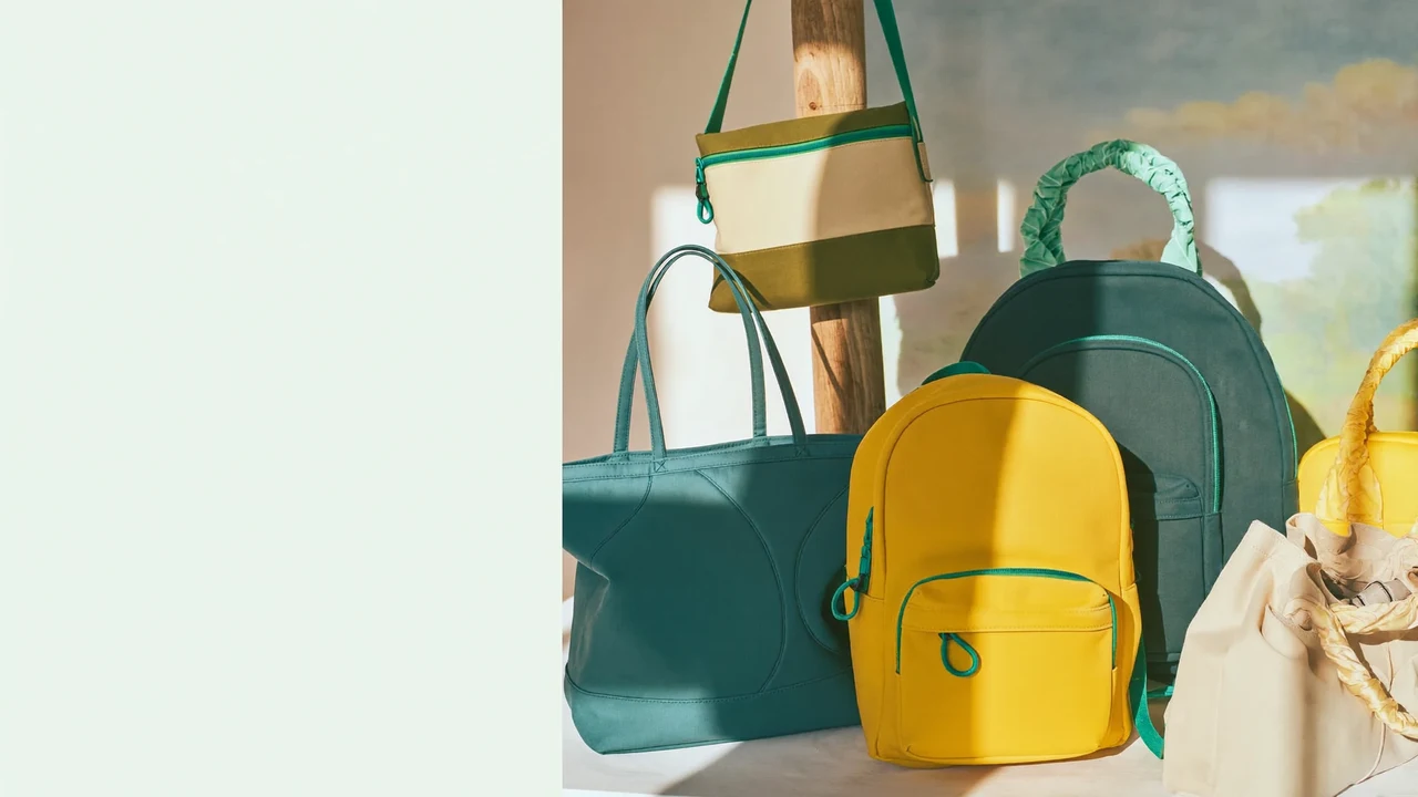 Immagine illustrativa di campagna con borse e zaini del catalogo concettuale